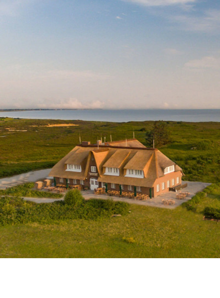 Landhaus Severins Luftaufnahme Severins Sylt Hotel Landhaus Morsum Luftaufnahme