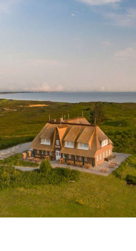 Landhaus Severins Luftaufnahme Severins Sylt Hotel Landhaus Morsum Luftaufnahme