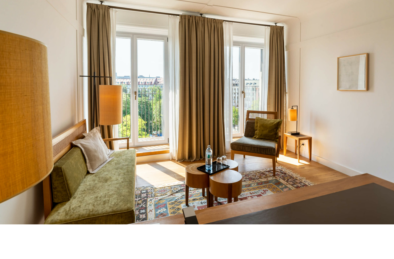 Zimmer mit herrlichem Viktualienmarkt-Blick im Market View Deluxe Zimmer des LOUIS Hotel München